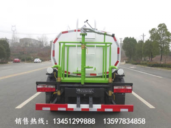東風(fēng)小霸王灑水車裝水4噸(國六)